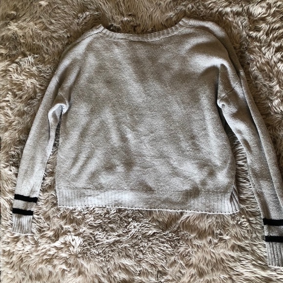 Light Grey Slightly Cropped Sweater - Picture 3 of 3
